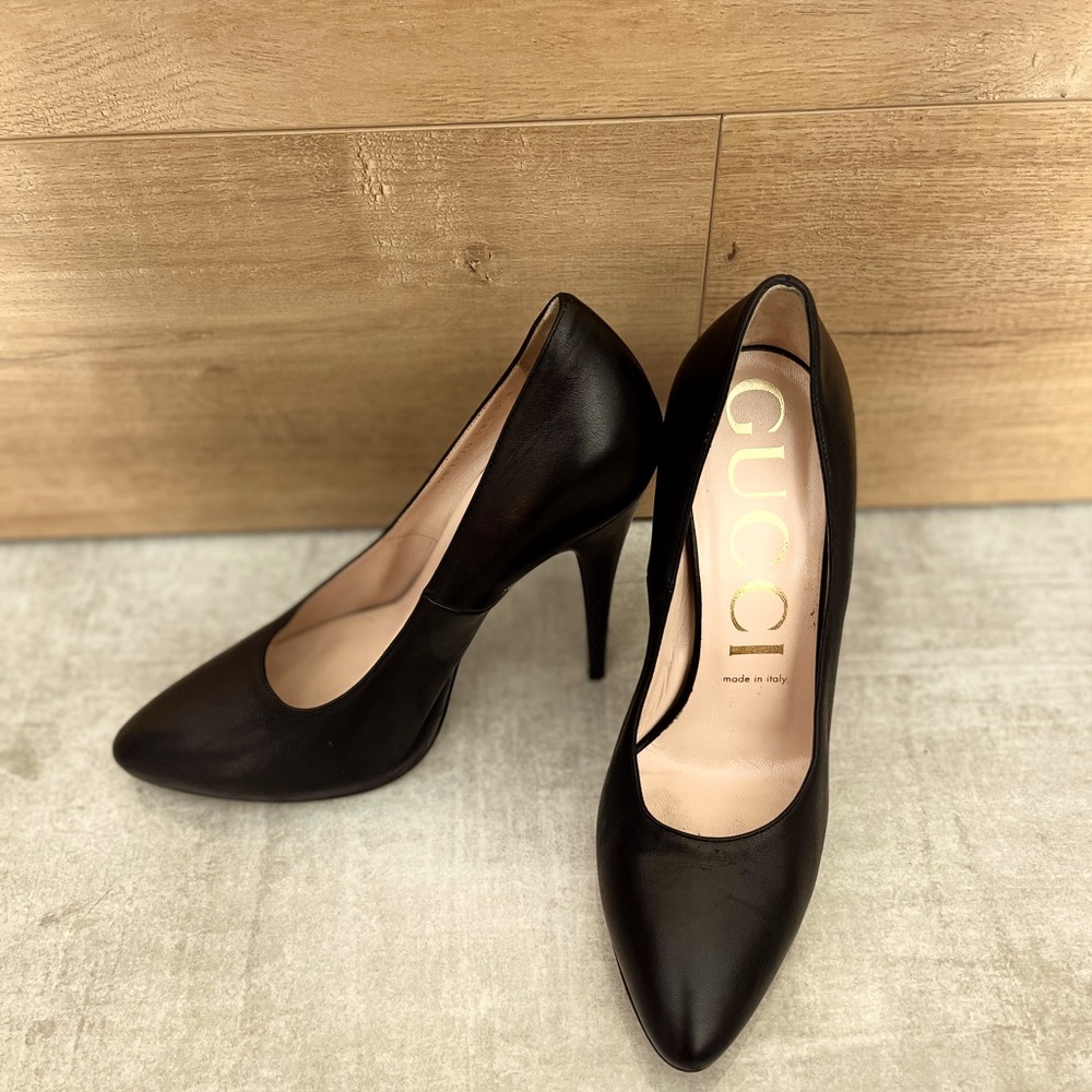 Black leather GUCCI heels size 8.5